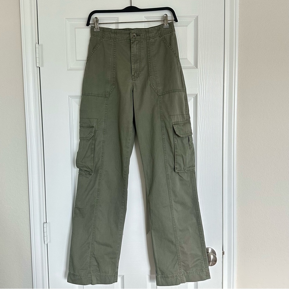 Abercrombie and Fitch Cargo Pant in Olive Size 26, Size 2